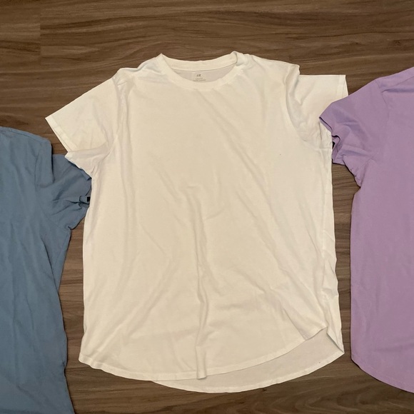 H&M Short Sleeve Tees - Blue, White, and Purple Long Fit size L - Picture 5 of 7